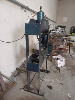 پرس هیدرولیک 30 تن برقی دروازه ایی کارگاهی - مهدی آرمیده - کارخانجات تهران