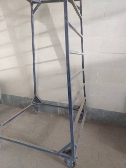 چهار پایه 6 متری دارای پاگرد - مهدی آرمیده - کارخانجات تهران