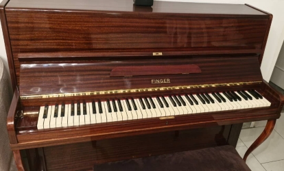 ​پیانو نوستالژی و زیر خاکی برند FINGER آلمان - مهدی آرمیده - کارخانجات تهران