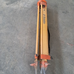 سه پایه دوربین چوبی 4 متر استاندارد برند Trimble اصلی - مهدی آرمیده - کارخانجات تهران