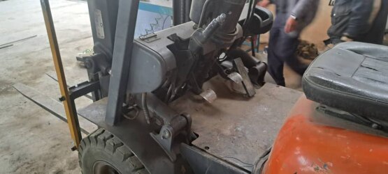 لیفتراک تویوتا 2/5 تن دیزل - دنده اتومات - مهدی آرمیده - کارخانجات تهران 