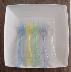 چنگال پلاستیک طرح کوشا در 3 رنگ آبی -زرد -سبز - مهدی آرمیده - کارخانجات تهران