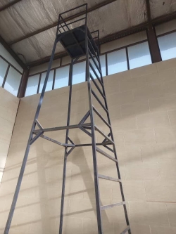 ​ چهار پایه 6 متری دارای پاگرد - مهدی آرمیده - کارخانجات تهران