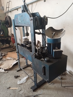 پرس هیدرولیک 30 تن برقی دروازه ایی کارگاهی - مهدی آرمیده - کارخانجات تهران