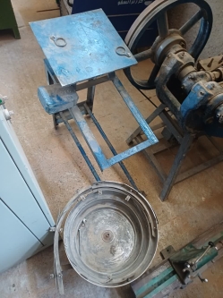 ​پرس افقی با ویبراتور یا فیدر اتومات ساخت چین - مهدی آرمیده - کارخانجات تهران