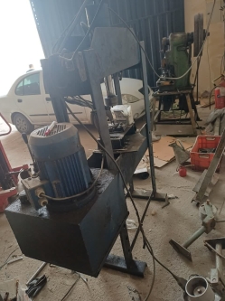 پرس هیدرولیک 30 تن برقی دروازه ایی کارگاهی - مهدی آرمیده - کارخانجات تهران