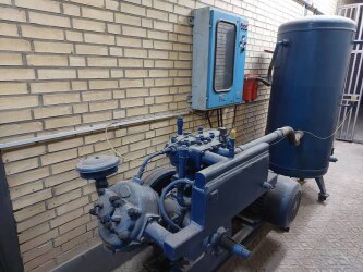 ​ کمپرسور بادفشار قوی 30 بار آمریکایی - مهدی آرمیده - کارخانجات تهران